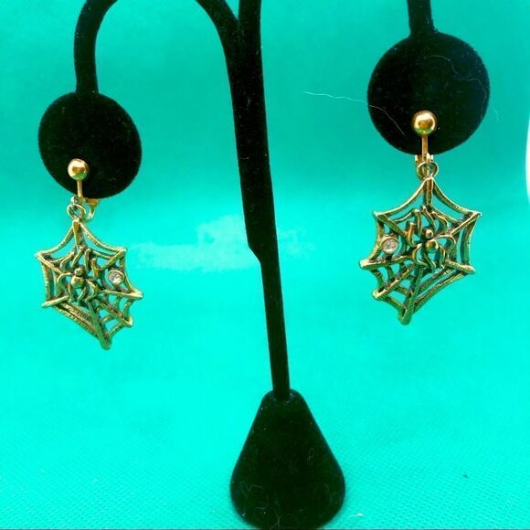 5 for $20. Vintage spiderweb clip on earrings - Picture 1 of 3